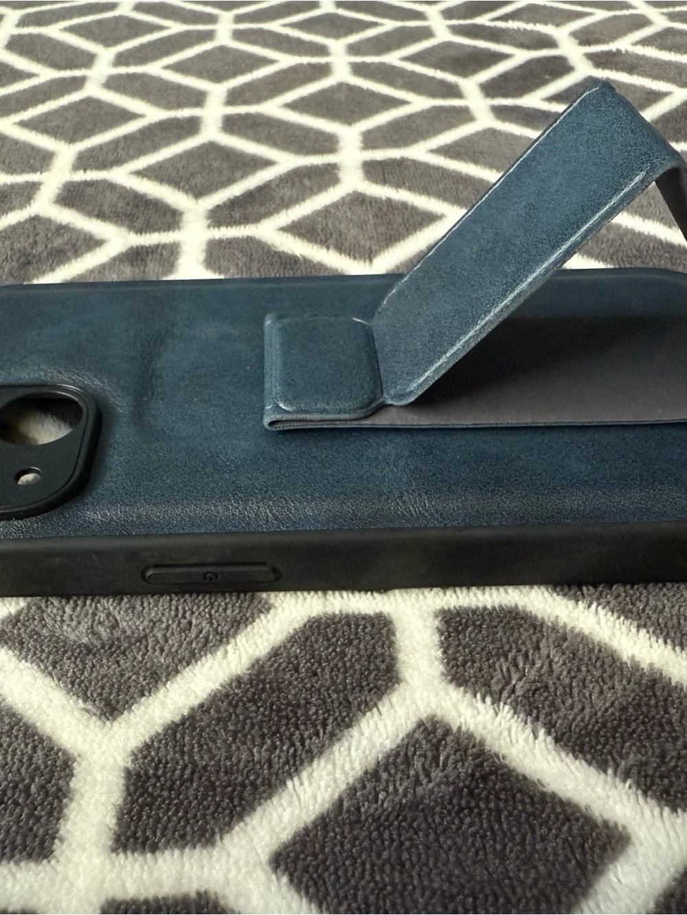 Universal Leather-Style Navy Phone Case with Kickstand for iPhone 15